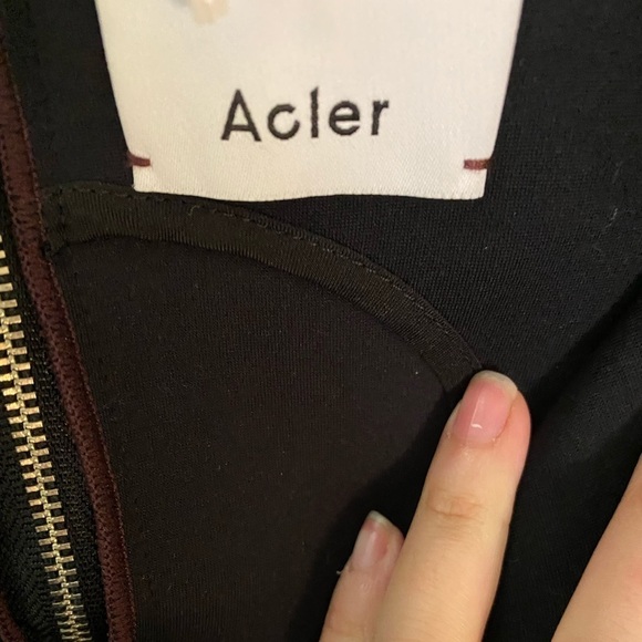 ACLER / maroon structured knit tank top Asymmetric red v neck top - Picture 2 of 6